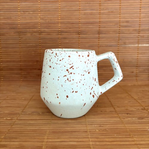 Mug moucheté blanc en grès fait main - Casa Nomade
