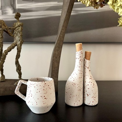 Mug moucheté blanc en grès fait main - Casa Nomade