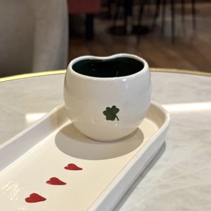Tasse Trèfle en faïence faite main - Casa Nomade