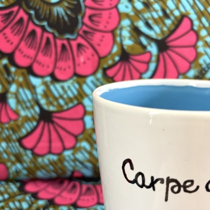 Mug Carpe Diem en faïence fait main - Casa Nomade
