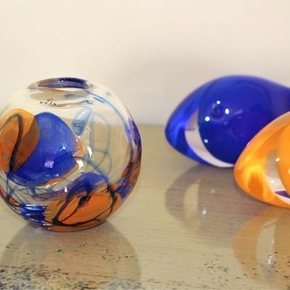 Vase boule en verre soufflé bicolore fait main - Casa Nomade