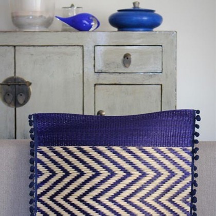 Housse de coussin carrée bleue en fibres de roseau fait main - Casa Nomade