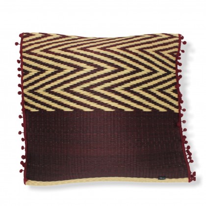 Housse de coussin carrée bordeaux en fibres de roseau fait main - Casa Nomade