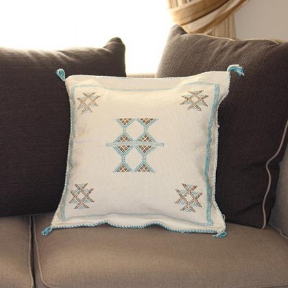 Housse de coussin écrue motifs bleus en soie végétale fait main - Casa Nomade