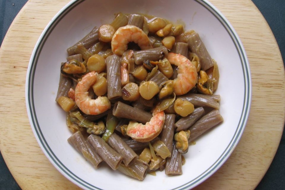 Tortiglioni de sarrasin aux crevettes et fruits de mer